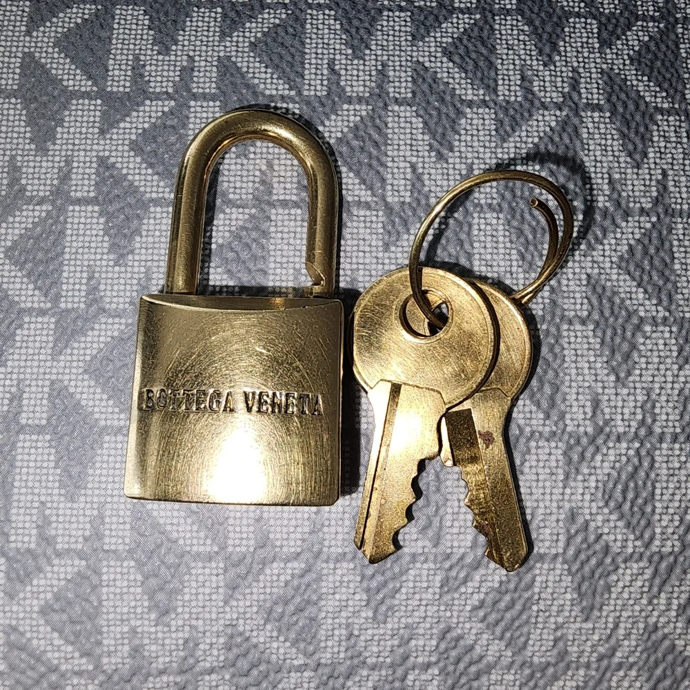 BOTTEGA VENETA Padlock with 2 Keys - Picture 2 of 7